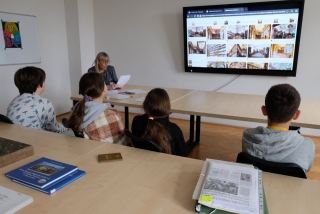 „Biblioteki - krucha historia”